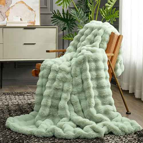 Thick warm color solid color blanket for autumn and winter